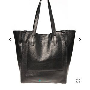 Black Leather Tote 🖤
